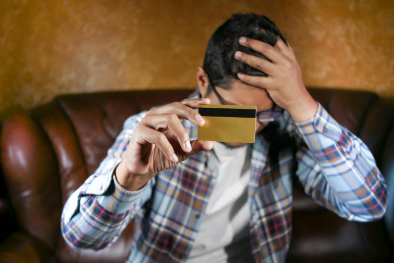 O Impacto das Dívidas no Bem-Estar Emocional: Compreenda e Supere